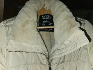 Chaqueta acolchada beige interior de pelo