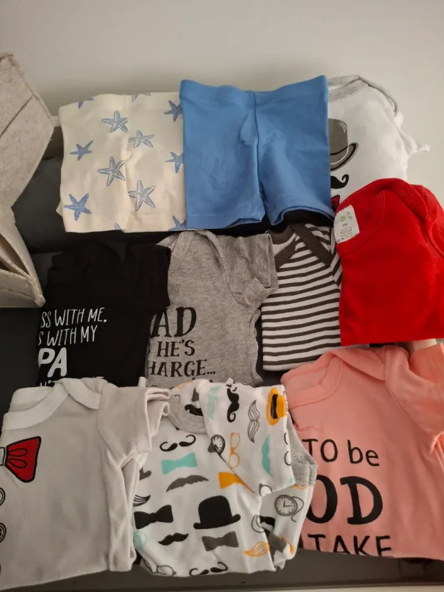 Cesta con lote de ropa Bebé 3 Meses