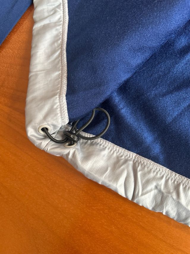 Giacca Adidas rossa e blu unisex