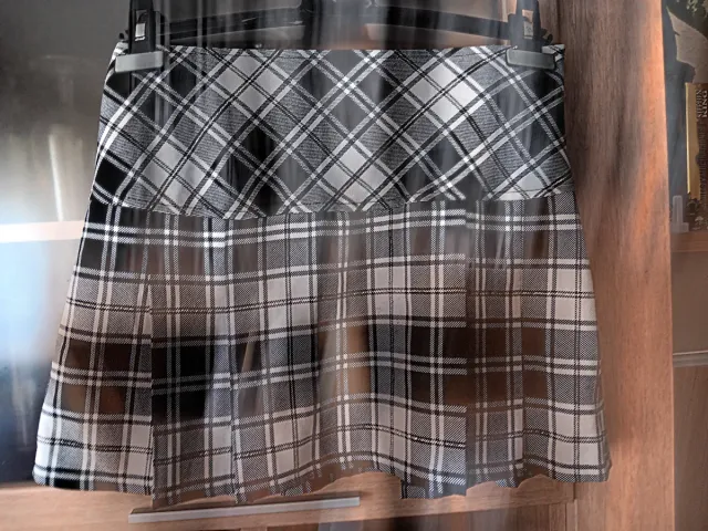 Mini falda de cuadros con cremallera