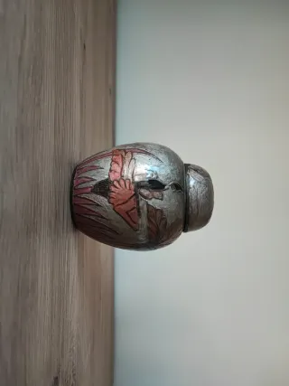 Urna decorativa con figura de ave
