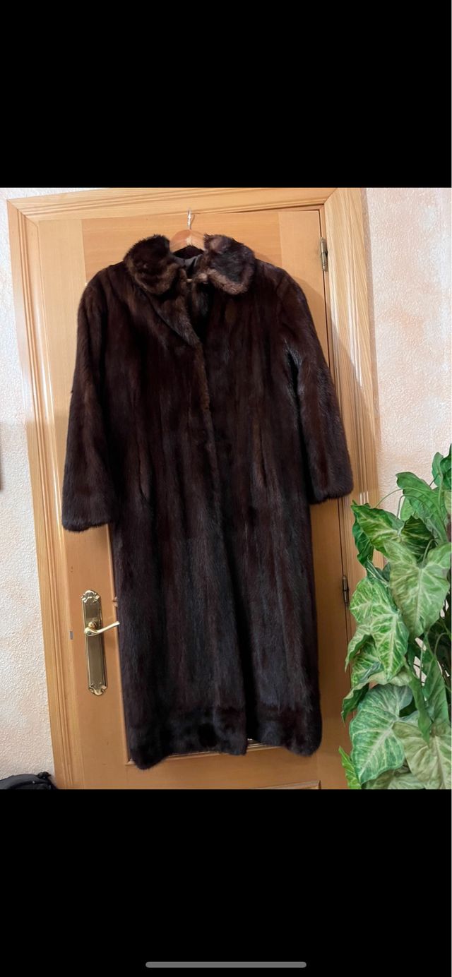 Elegante abrigo de pelo marrón XL