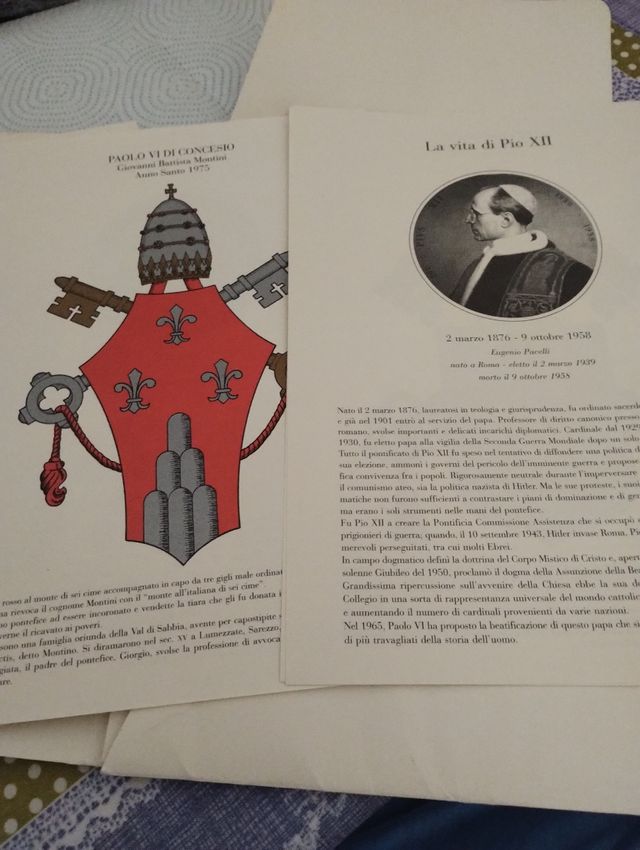 Forografie con biografia dei Papi con stemmi 