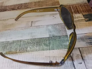 Gafas de sol estilo vintage oliva