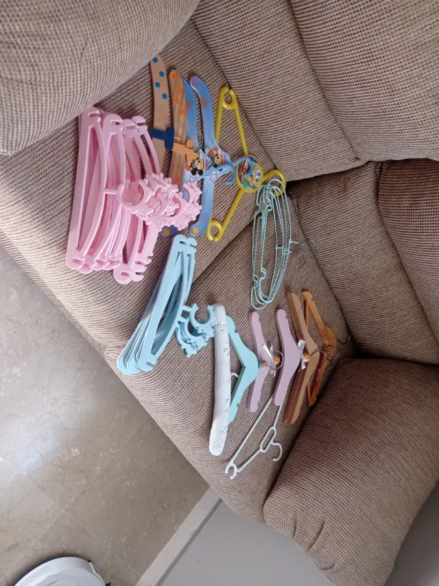 Lote de perchas para bebé