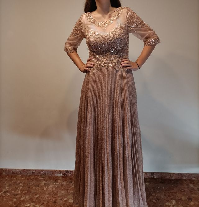 Vestido de fiesta rosa viejo con brillos