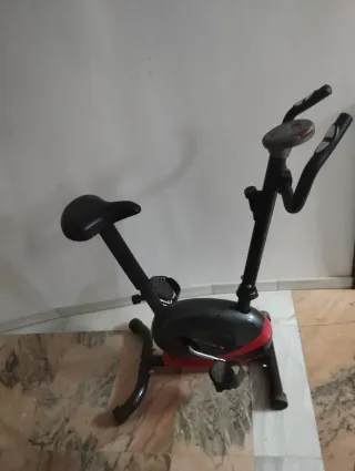 Bicicleta Estática Negra y Roja