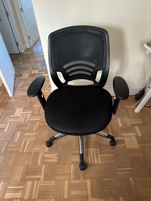 Silla de oficina ergonómica negra