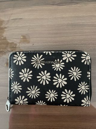 Cartera Stradivarius flores blancas