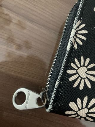 Cartera Stradivarius flores blancas