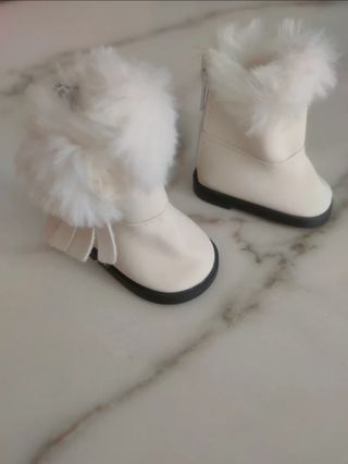 Botas blancas para Nancy colección o Paola Reina 