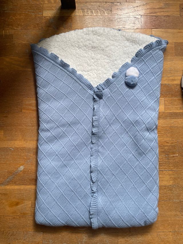 Saco para bebé azul con forro blanco Juliana