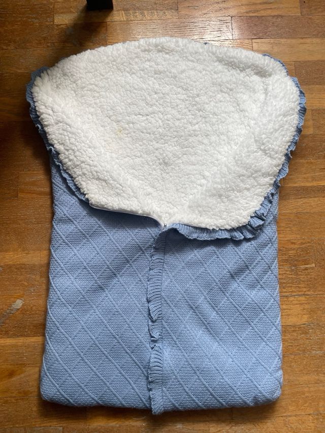 Saco para bebé azul con forro blanco Juliana