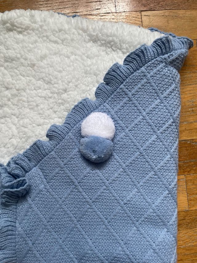 Saco para bebé azul con forro blanco Juliana