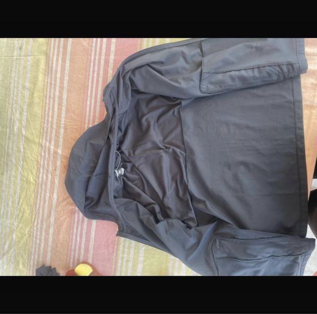 Chaqueta Under Armour Negra con Capucha original