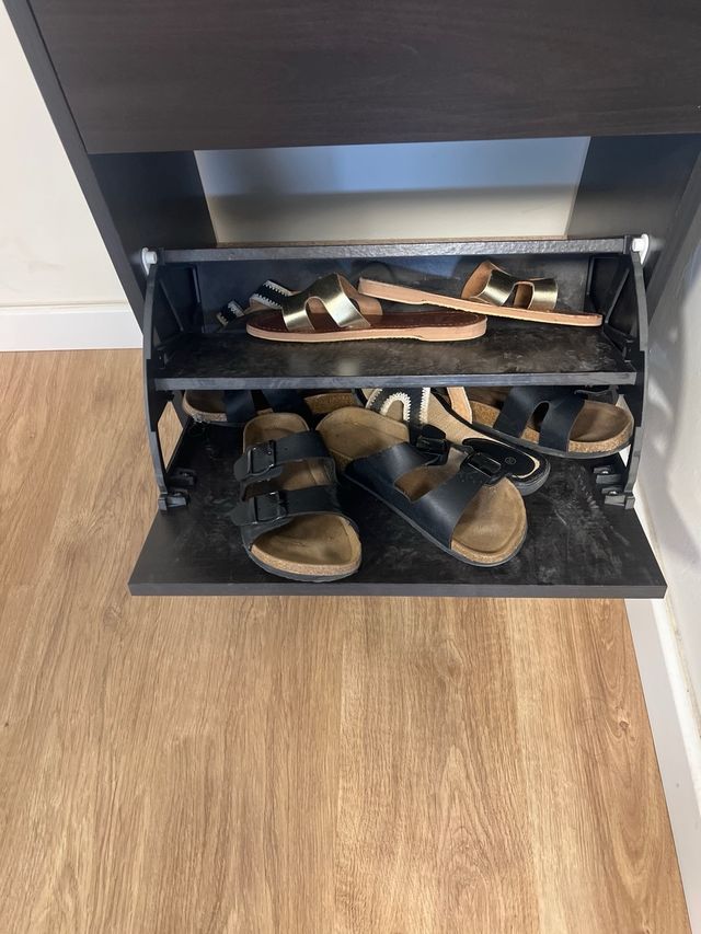 Zapatero madera oscuro casi negro