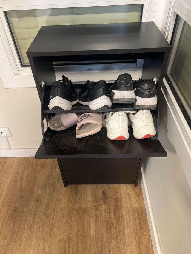 Zapatero madera oscuro casi negro