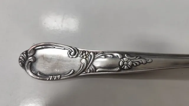 Cubertería antigua de metal plateado