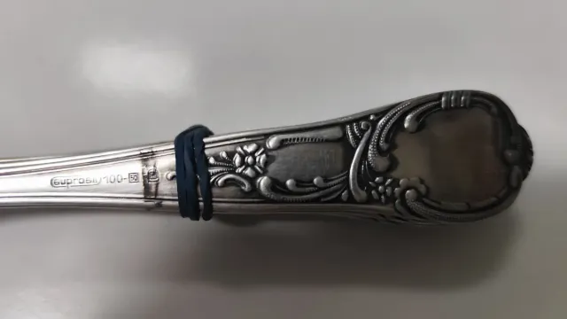 Cubertería antigua de metal plateado