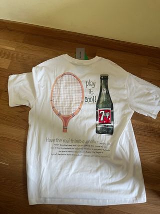 Camiseta 7UP blanca con diseño vintage