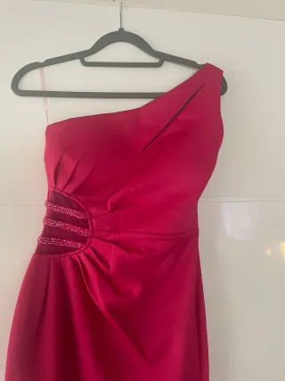 Vestido fiesta fucsia un hombro