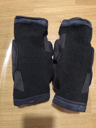 Rodilleras Kipsta Fútbol Sala Portero Negras