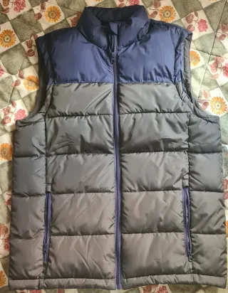 Chaleco acolchado azul y gris