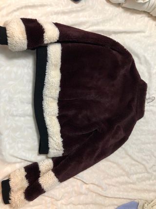 Chaqueta pelo granate con rayas beige