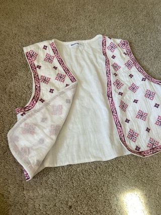 Chaleco Broderie Blanco y Rosa Talla XS