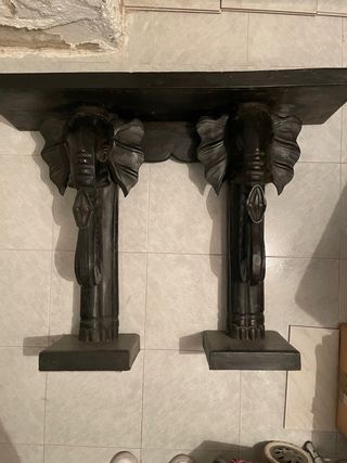 Mesa de entrada con elefantes de madera