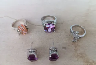 Conjunto de anillos y pendientes
