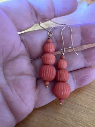 Pendientes Coral y Oro 18k