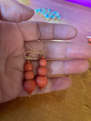 Pendientes Coral y Oro 18k