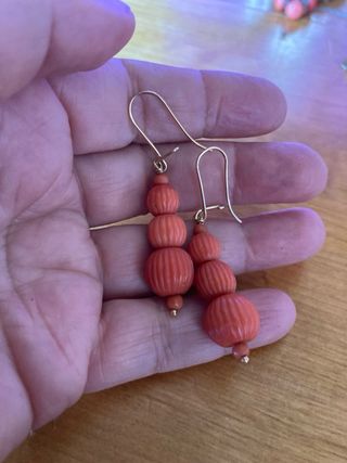 Pendientes Coral y Oro 18k