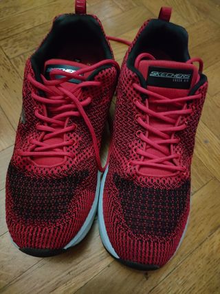 Deportivas Skechers Talla 43 Rojas y Negras
