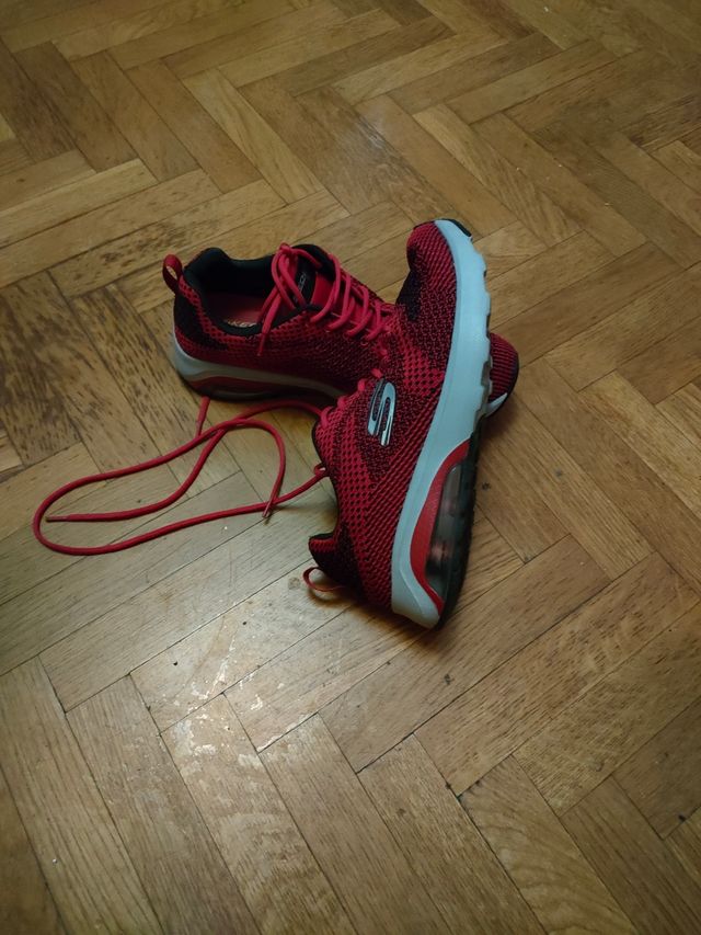 Deportivas Skechers Talla 43 Rojas y Negras