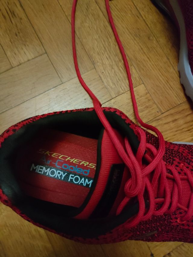 Deportivas Skechers Talla 43 Rojas y Negras