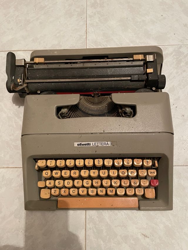 Máquina de escribir Olivetti Lettera 3