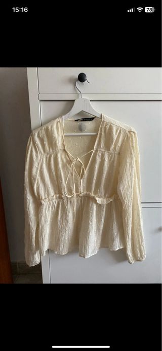Blusa Zara escote lazo beige Talla M