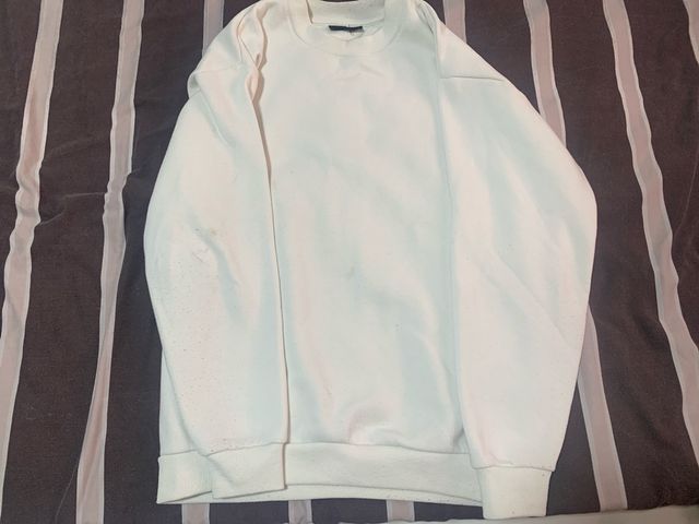 Sudadera blanca sin capucha