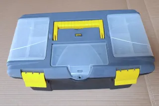 Caja de herramientas gris y amarilla