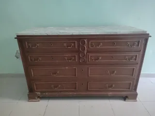 Mesas, sillones, lámparas, sillas, cómoda...
