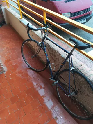 Bicicletas de correo de un estado de segunda mano