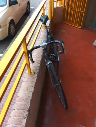 Bicicletas de correo de un estado de segunda mano