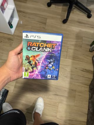 Consola PS5 con 2 mandos y juego