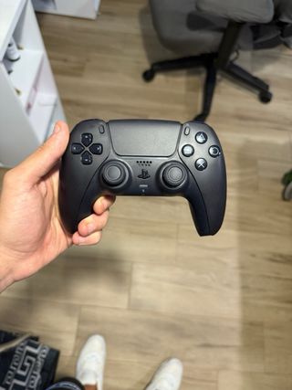 Consola PS5 con 2 mandos y juego