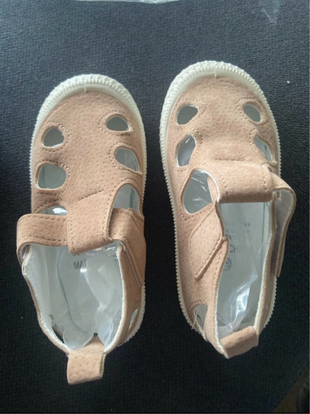 Sandalias niña color salmón