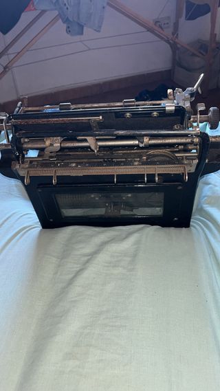 Máquina de Escribir AEG Negra Antigua