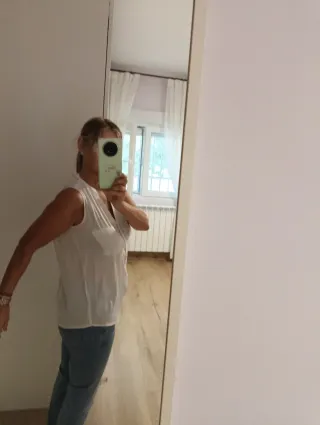 Blusa Stradivarius sin mangas blanca