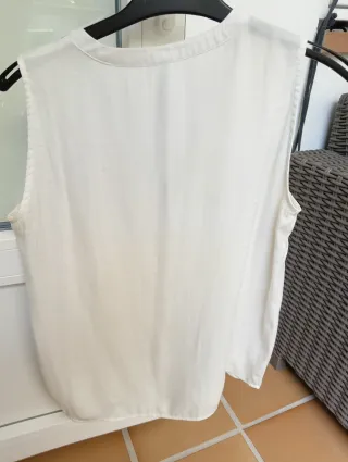 Blusa Stradivarius sin mangas blanca